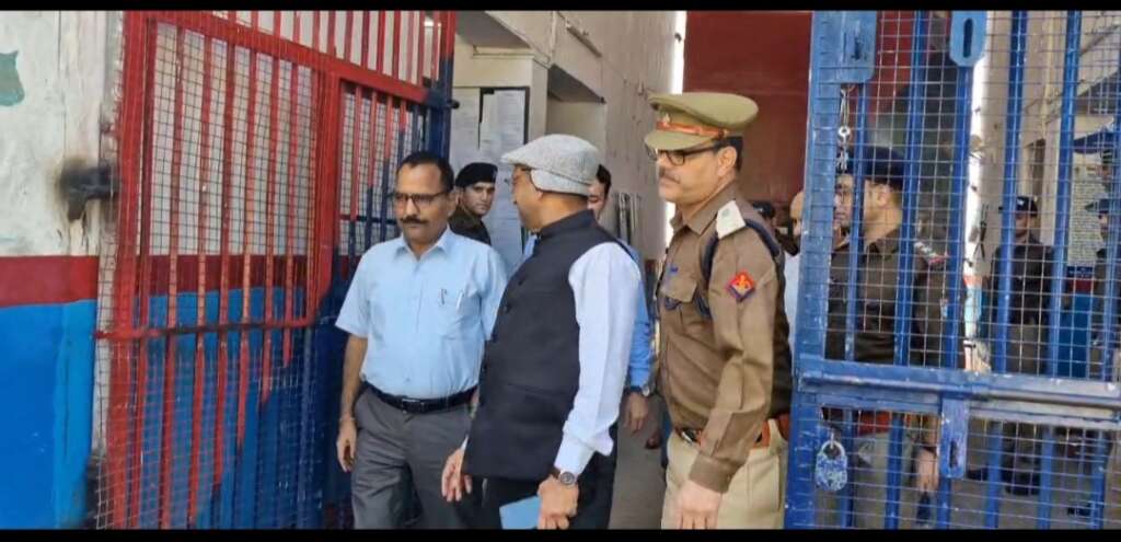 जेल के नियमित निरीक्षण पर पहुंचे जिलाधिकारी,स्किल डेवलपमेंट को बढ़ाने पर दिया जोर जेल के नियमित निरीक्षण पर पहुंचे जिलाधिकारी,स्किल डेवलपमेंट को बढ़ाने पर दिया जोर