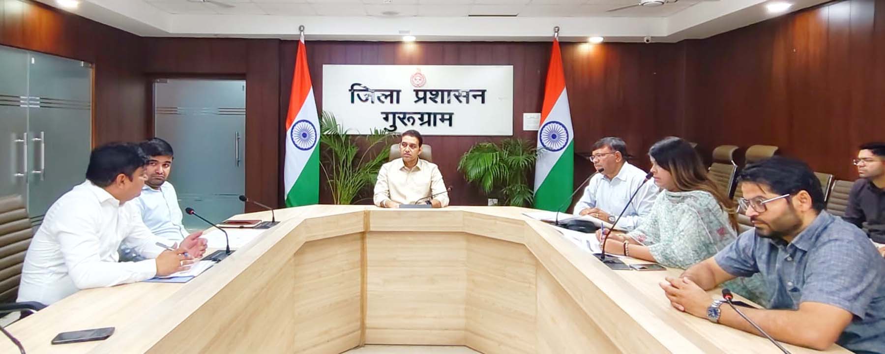 गुरुग्राम में प्रदूषण नियंत्रण को लेकर बैठक लेते उपायुक्त अजय कुमार। गुरुग्राम में प्रदूषण नियंत्रण को लेकर बैठक लेते उपायुक्त अजय कुमार।