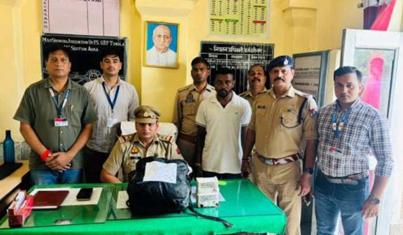 खुलासा करती पुलिस