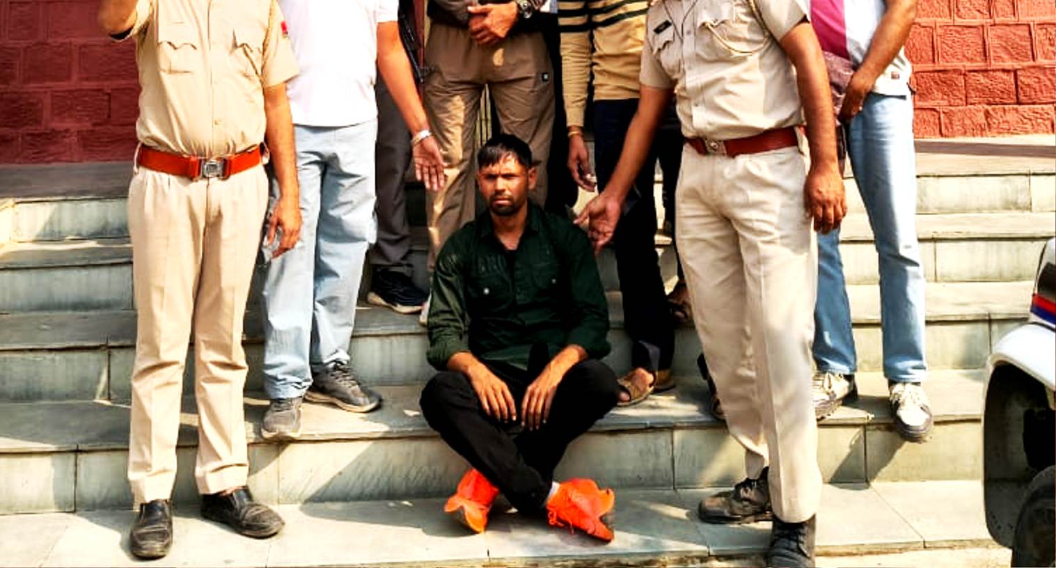 चालीस हजार का इनामी बदमाश तहसीला गुर्जर गिरफ्तार चालीस हजार का इनामी बदमाश तहसीला गुर्जर गिरफ्तार