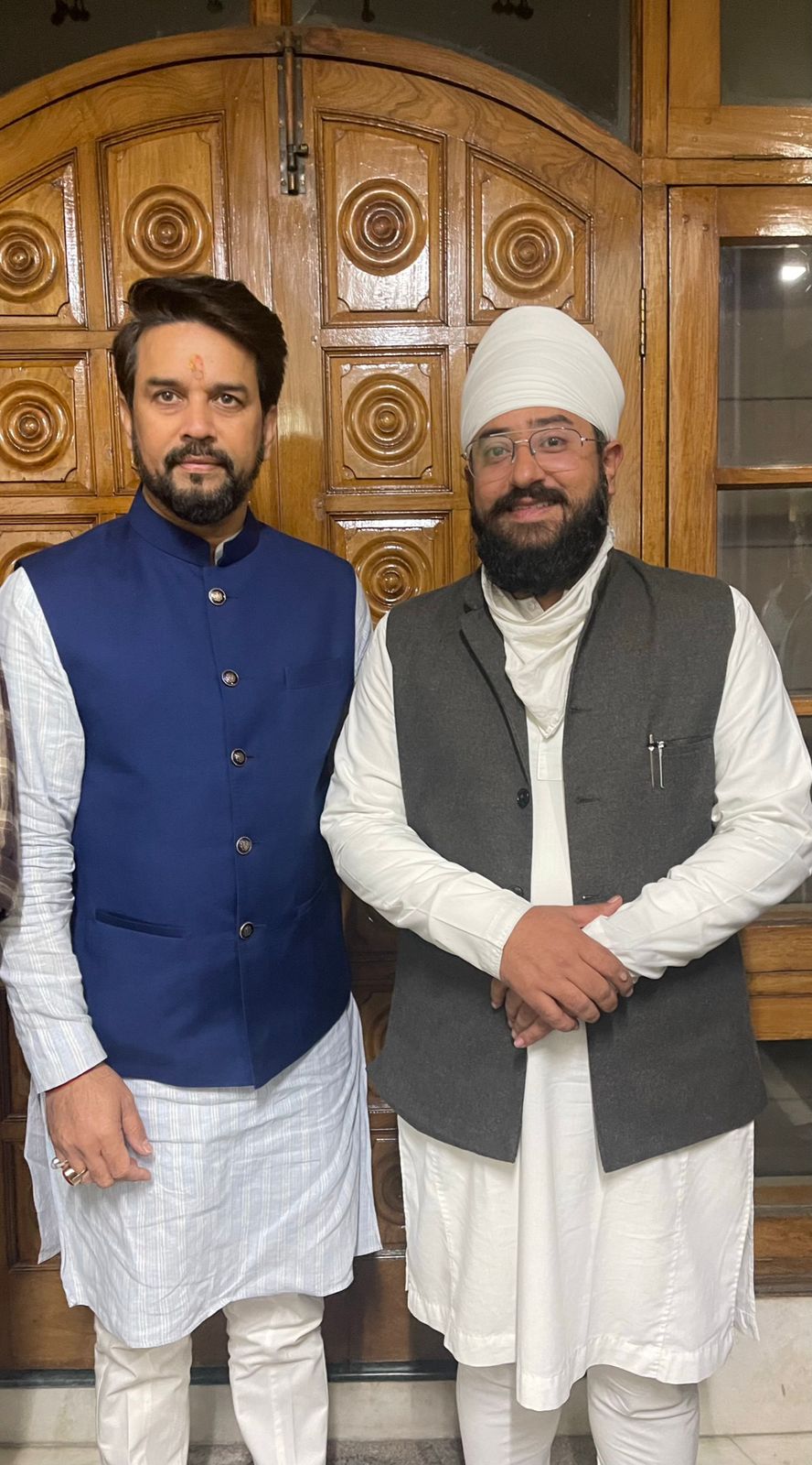 राजा सिंह मल्होत्रा अनुराग ठाकुर के साथ। राजा सिंह मल्होत्रा अनुराग ठाकुर के साथ।