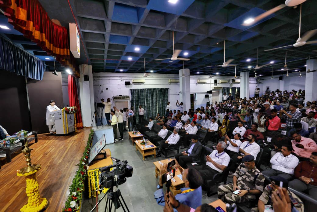 वडोदरा में रोजगार मेला में केंद्रीय मंत्री ज्योतिरादित्य सिंधिया