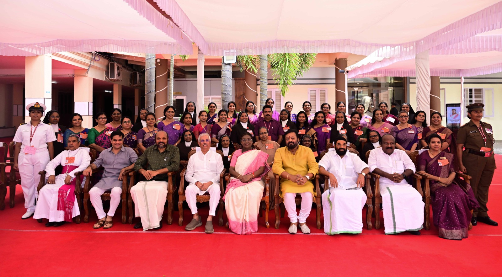 सेंट टेरेसा कॉलेज के शताब्दी समारोह की तस्वीर सेंट टेरेसा कॉलेज के शताब्दी समारोह की तस्वीर