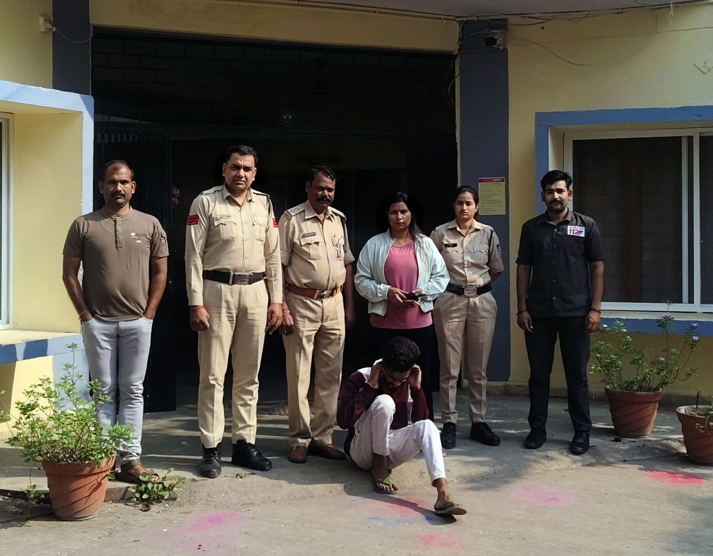 अपहरण और लूट के आरोपी को पुलिस ने किया गिरफ्तार अपहरण और लूट के आरोपी को पुलिस ने किया गिरफ्तार