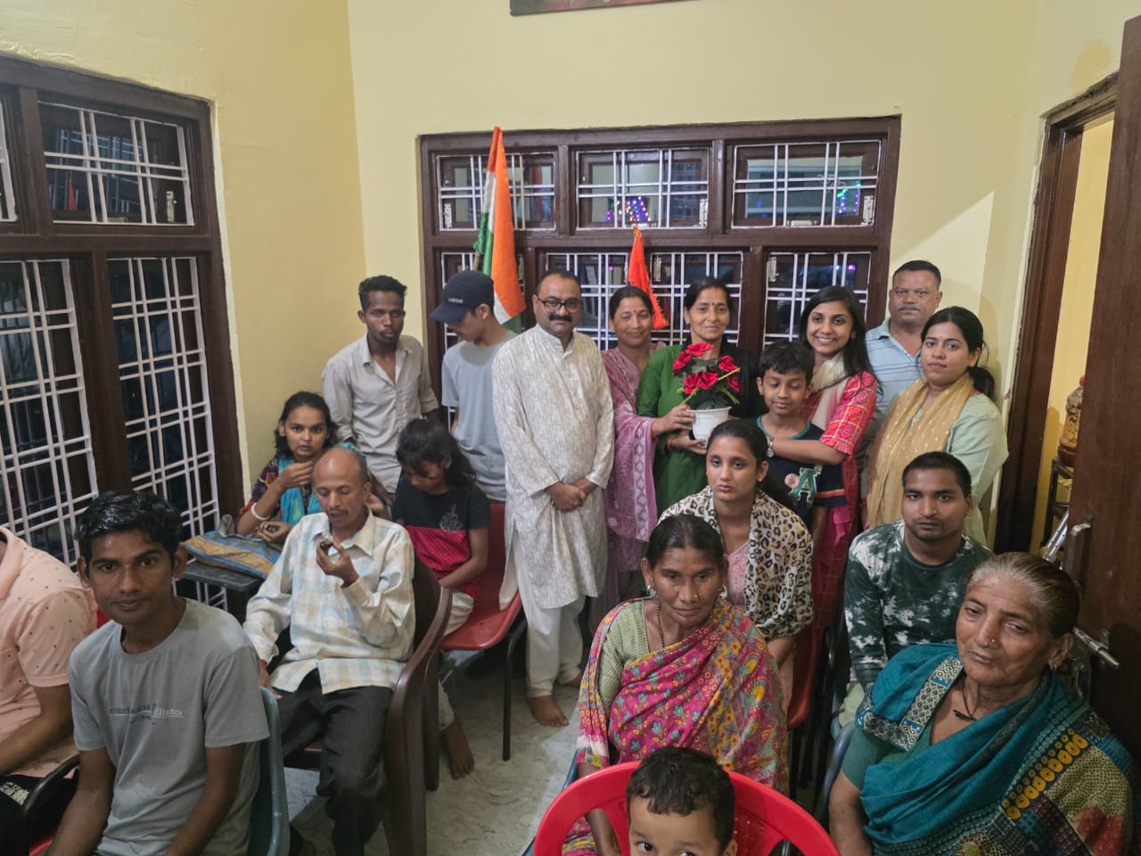 कोटद्वार में दिव्यांग जनों के साथ संवाद करती डीएम कोटद्वार में दिव्यांग जनों के साथ संवाद करती डीएम