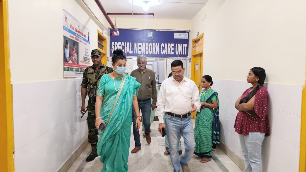 सदर अस्पताल का निरीक्षण करती उपायुक्त सदर अस्पताल का निरीक्षण करती उपायुक्त