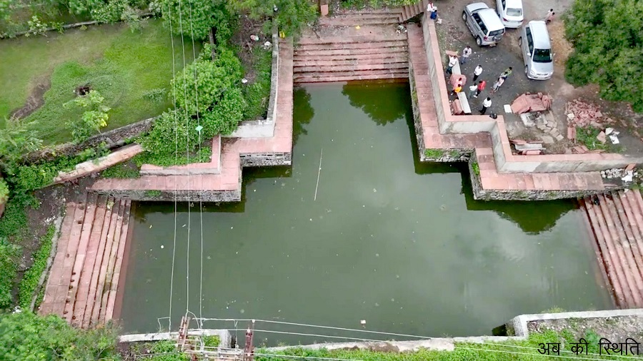 इंदौर जिले के देपालपुर की सूरजकु़ंड बावड़ी (जोर्णोद्धार के बाद) इंदौर जिले के देपालपुर की सूरजकु़ंड बावड़ी (जोर्णोद्धार के बाद)