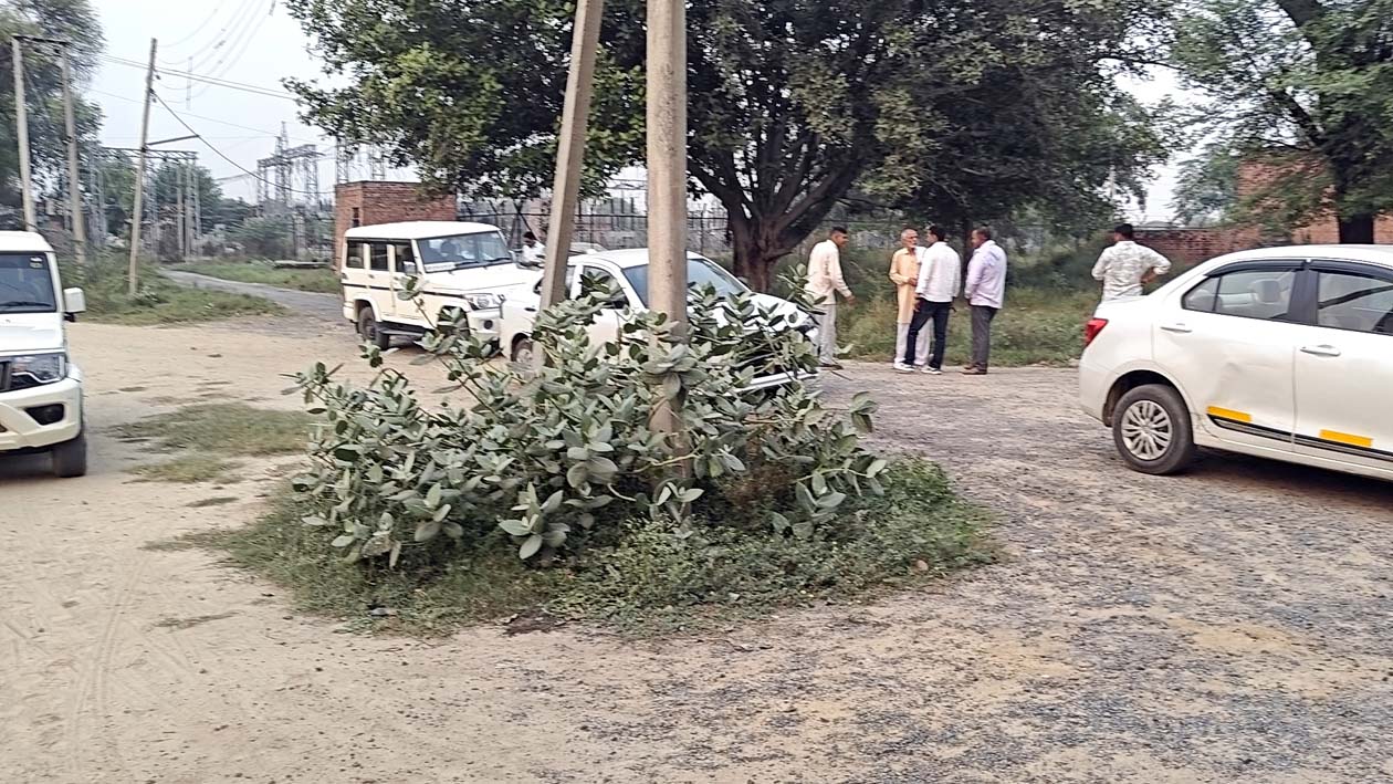 जांच के लिए पहुंची उड़नदस्ता की टीम।