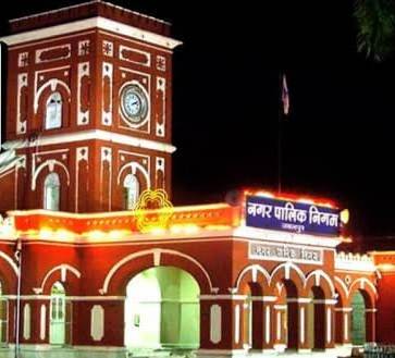 खुलेआम चल रहा था घाल-मेल, 40 की जगह काम कर रहे थे 13 सफाई कर्मी, निगम कमिश्नर ने पकड़ा