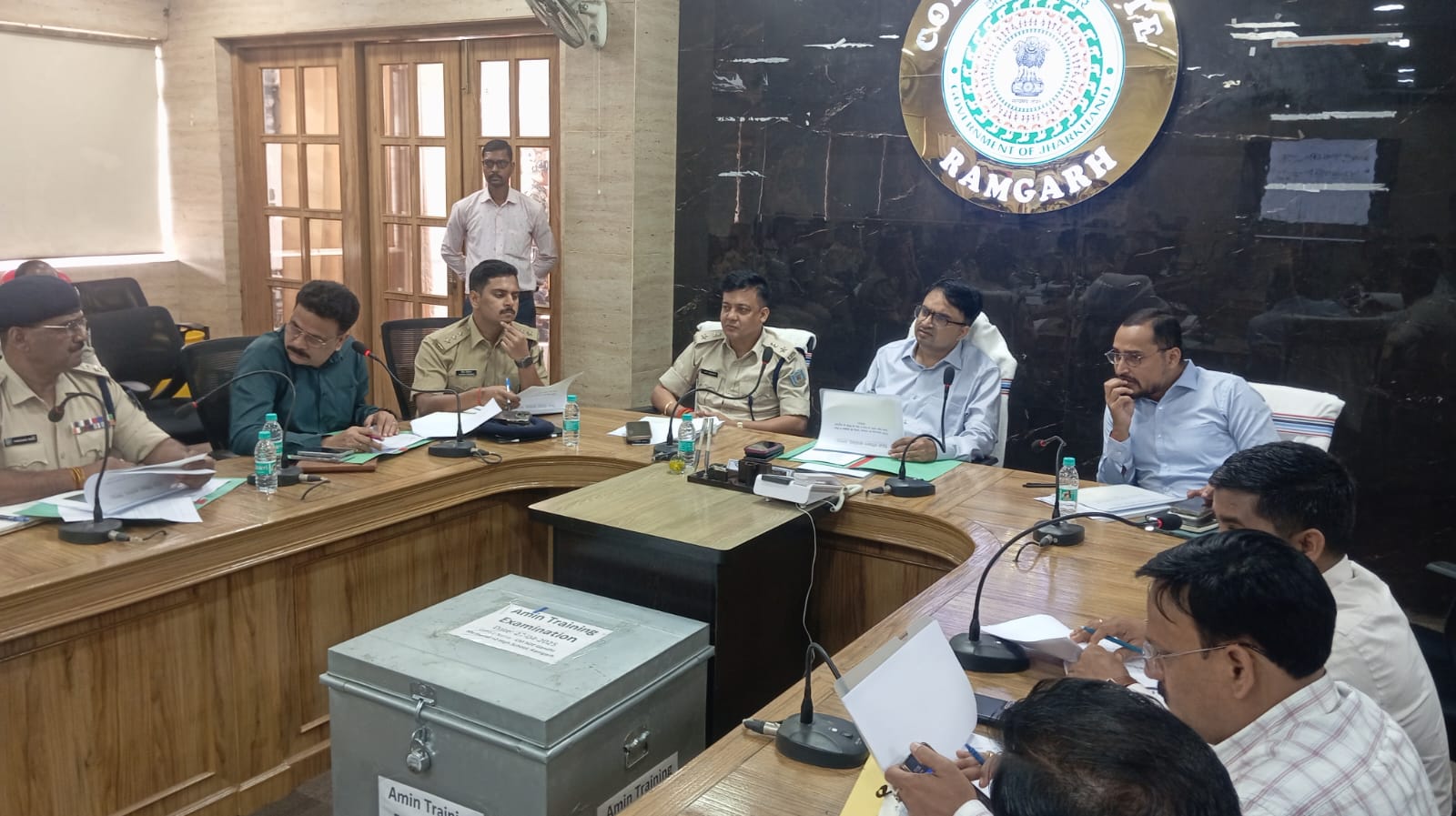 बैठक में शामिल अधिकारी बैठक में शामिल अधिकारी