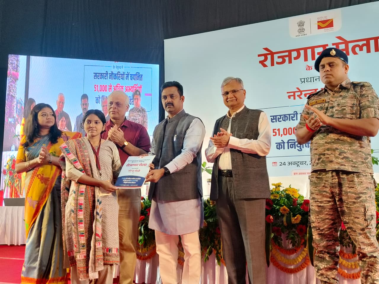 बीएचयू में आयोजित  17वें रोजगार मेले में केन्द्रीय मंत्री बीएचयू में आयोजित  17वें रोजगार मेले में केन्द्रीय मंत्री