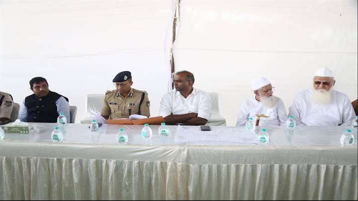 इज्तिमा स्थल पर नागरिक सुविधाओं और सुरक्षा व्यवस्था के लिये संबंधित अधिकारियों के साथ बैठक इज्तिमा स्थल पर नागरिक सुविधाओं और सुरक्षा व्यवस्था के लिये संबंधित अधिकारियों के साथ बैठक