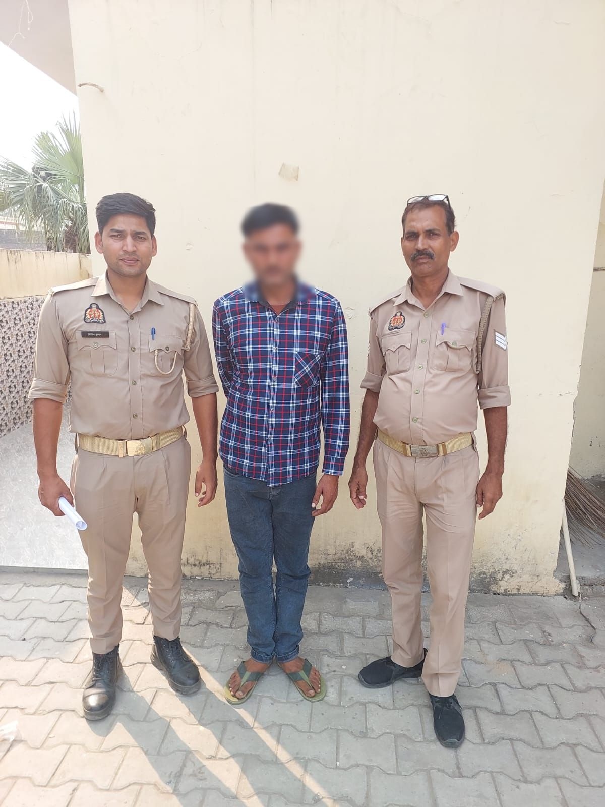 शादी का झांसा देकर  महिला का शारीरिक शोषण करने का आरोपित सौरभ कुमार पुलिस गिरफ्त में । शादी का झांसा देकर  महिला का शारीरिक शोषण करने का आरोपित सौरभ कुमार पुलिस गिरफ्त में ।