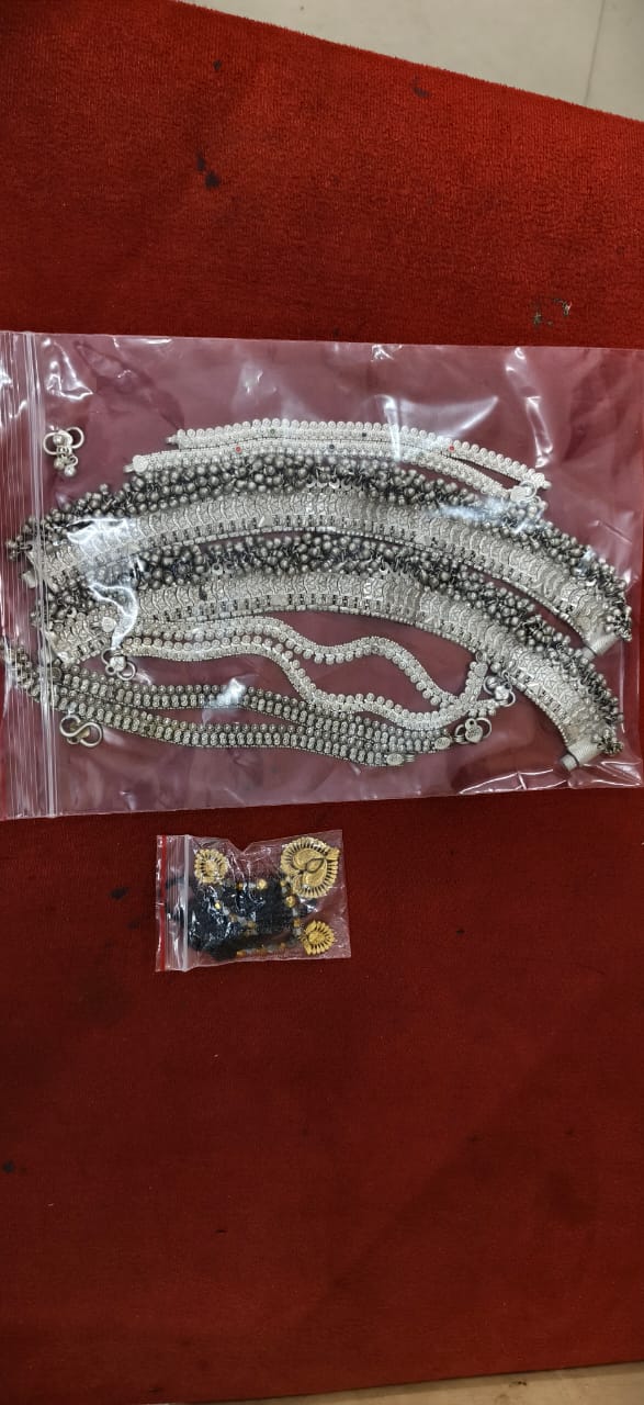 Seoni: Lakhnadon police arrested the accused of theft and recovered the jewellery. Seoni: Lakhnadon police arrested the accused of theft and recovered the jewellery.
