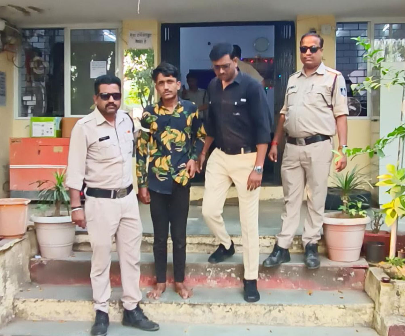 पटाखा फोडऩे की बात पर हुए विवाद में युवक की हत्या पटाखा फोडऩे की बात पर हुए विवाद में युवक की हत्या