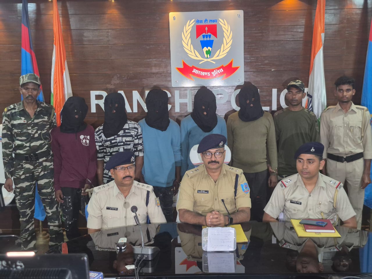 आरोपित की जानकारी देते ग्रामीण एसपी आरोपित की जानकारी देते ग्रामीण एसपी