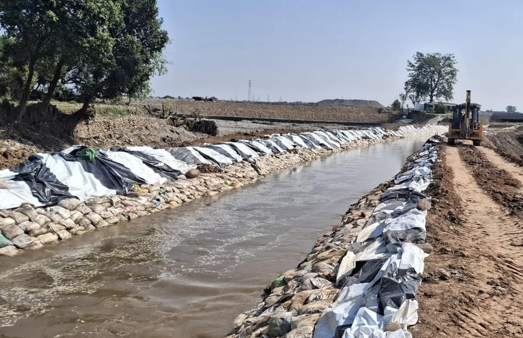 Good news for devotees celebrating Chhath festival, water will be released in Kashmir Canal before the festival. Good news for devotees celebrating Chhath festival, water will be released in Kashmir Canal before the festival.