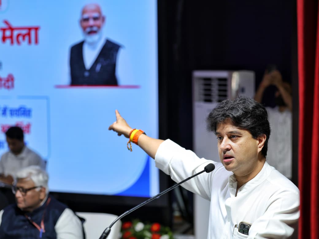 वडोदरा में रोजगार मेला में केंद्रीय मंत्री ज्योतिरादित्य सिंधिया