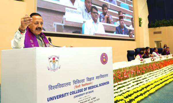 दिल्ली विश्वविद्यालय के यूनिवर्सिटी कॉलेज ऑफ मेडिकल साइंसेज (यूसीएमएस) के 54वें स्थापना दिवस और कॉलेज दीक्षांत समारोह को संबोधित करते हुए डॉ. जितेंद्र सिंह दिल्ली विश्वविद्यालय के यूनिवर्सिटी कॉलेज ऑफ मेडिकल साइंसेज (यूसीएमएस) के 54वें स्थापना दिवस और कॉलेज दीक्षांत समारोह को संबोधित करते हुए डॉ. जितेंद्र सिंह