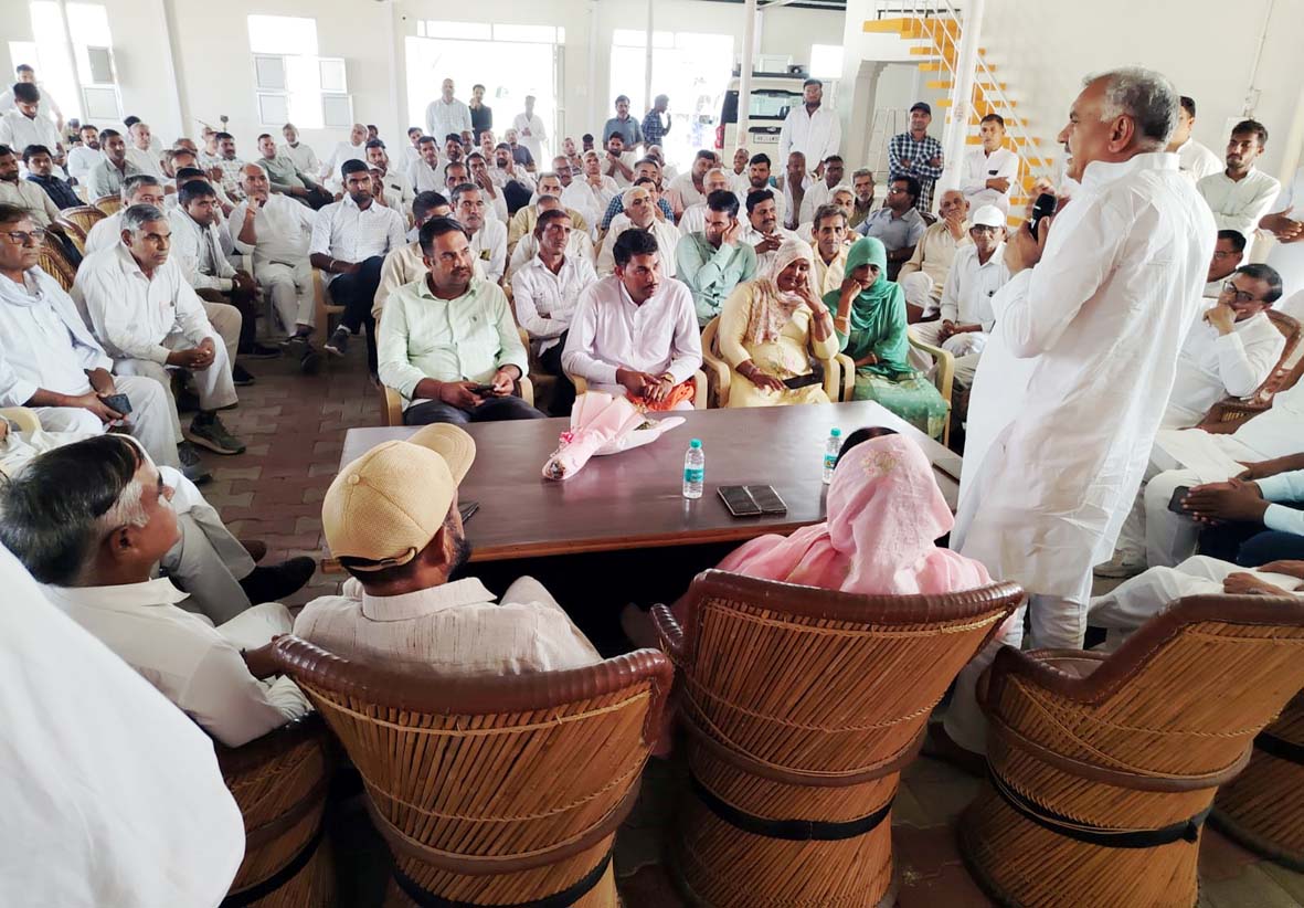 रैली बारे बैठक को संबोधित करते विधायक रणधीर पनिहार।