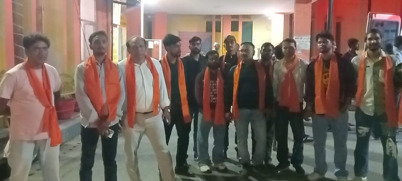 शिवसेना उद्धव बाला साहब ठाकरे गुट की वार्षिक बैठक में उपस्थित जिला प्रमुख व अन्य पदाधिकारी। शिवसेना उद्धव बाला साहब ठाकरे गुट की वार्षिक बैठक में उपस्थित जिला प्रमुख व अन्य पदाधिकारी।