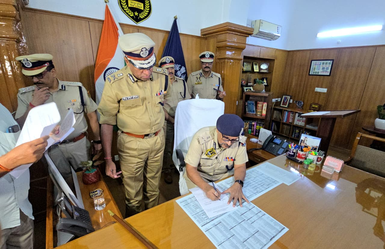 जयपुर पुलिस कमिश्नर सचिन मित्तल ने किया पदभार ग्रहण जयपुर पुलिस कमिश्नर सचिन मित्तल ने किया पदभार ग्रहण