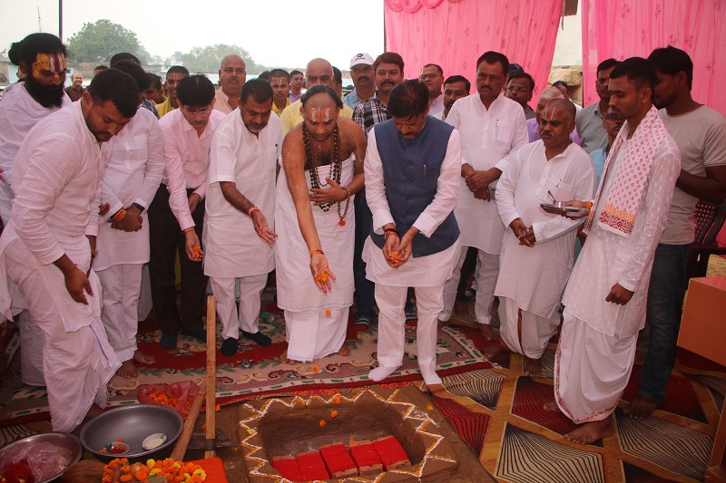 सतनाः उप मुख्यमंत्री ने आचार्य आश्रम नयागांव में किया छात्रावास भवन का शिलान्यास सतनाः उप मुख्यमंत्री ने आचार्य आश्रम नयागांव में किया छात्रावास भवन का शिलान्यास