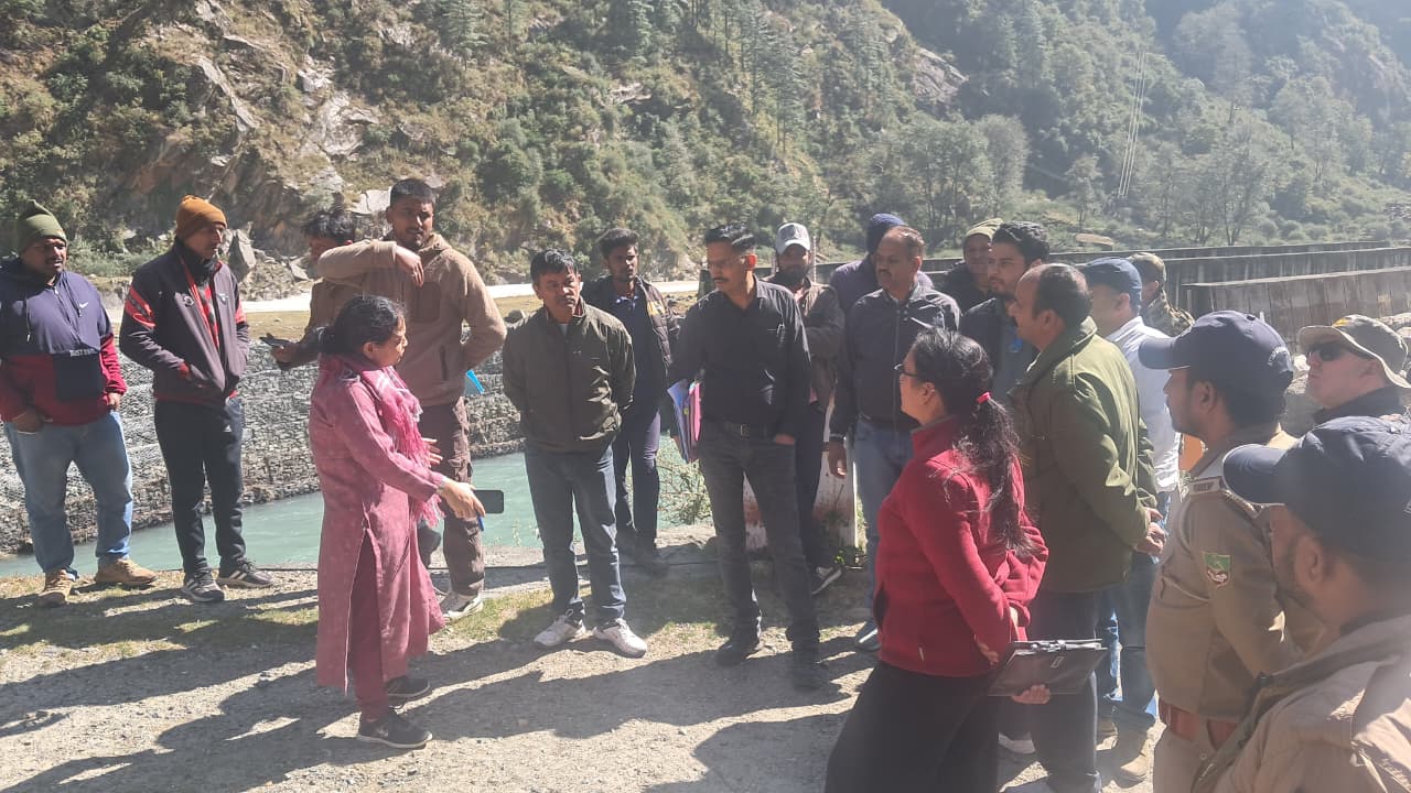 उपजिलाधिकारी भटवाडी़ के नेतृत्व में टीम ने किया स्थलीय निरीक्षण उपजिलाधिकारी भटवाडी़ के नेतृत्व में टीम ने किया स्थलीय निरीक्षण