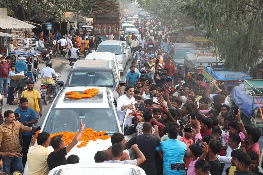 Prashant Kishore doing road show in Dhaka Prashant Kishore doing road show in Dhaka