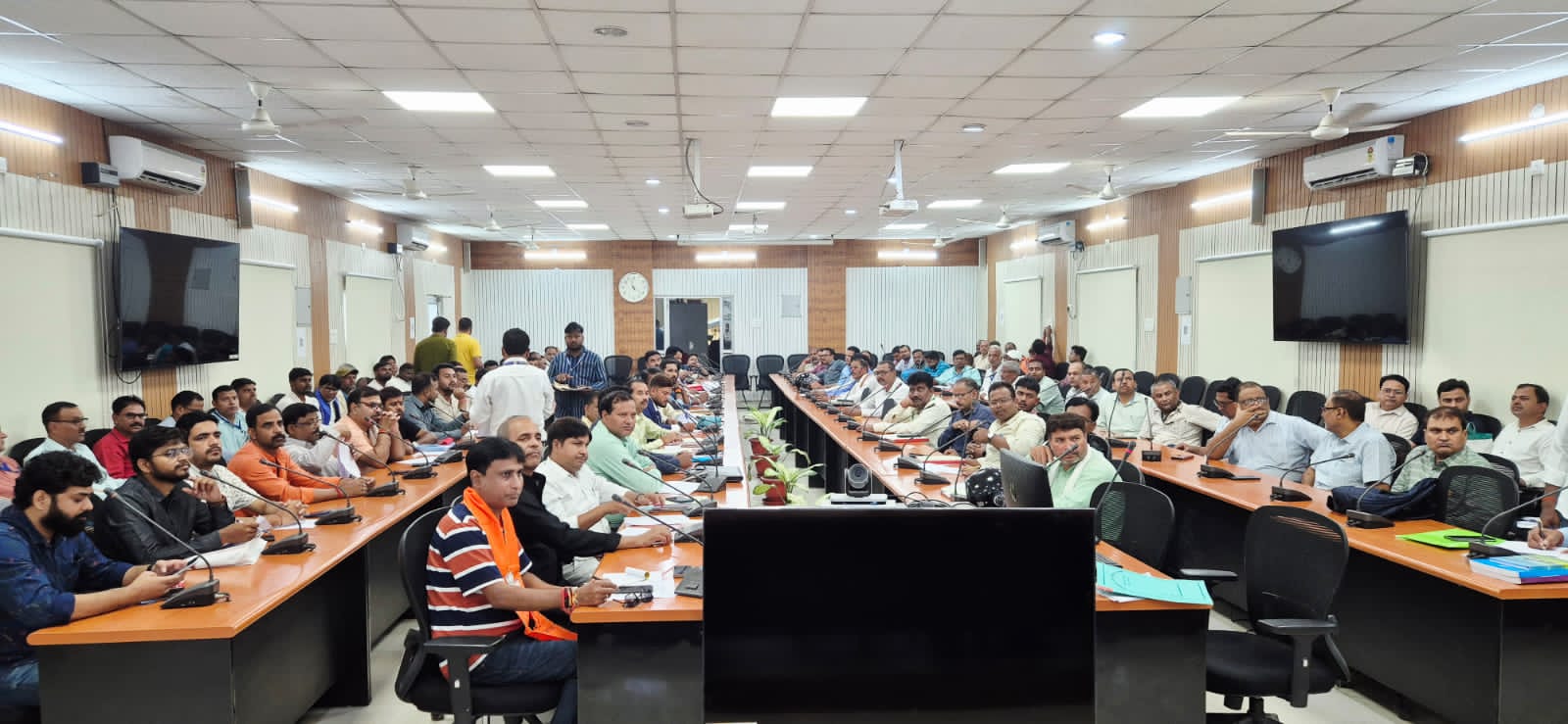 Candidates got training in election expense accounting in Bettiah Candidates got training in election expense accounting in Bettiah