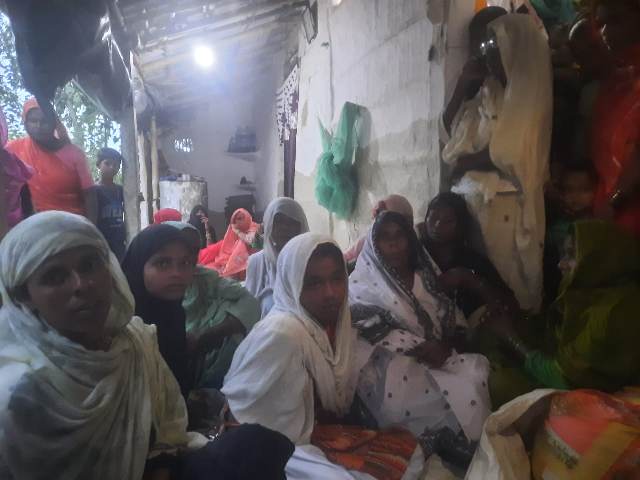 Darbhanga: Crying family members. Darbhanga: Crying family members.