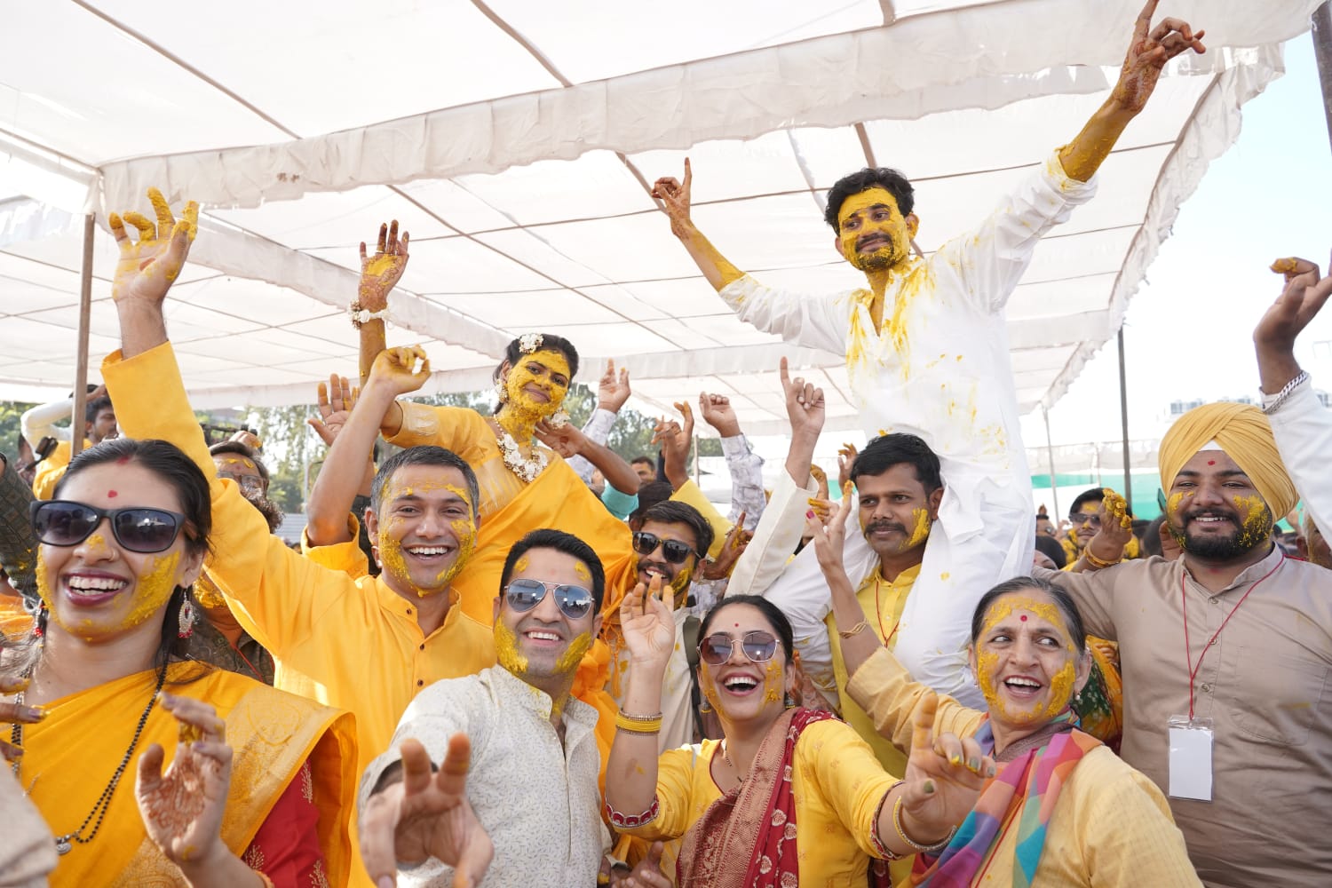 अंतरराष्ट्रीय सामूहिक विवाह सम्मेलन में 30 जोड़े परिणय सूत्र में बंधे अंतरराष्ट्रीय सामूहिक विवाह सम्मेलन में 30 जोड़े परिणय सूत्र में बंधे