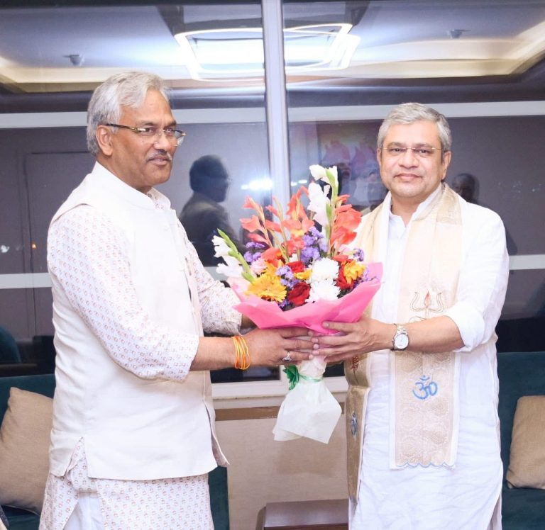 रेल मंत्री से मिलते सांसद रावत रेल मंत्री से मिलते सांसद रावत