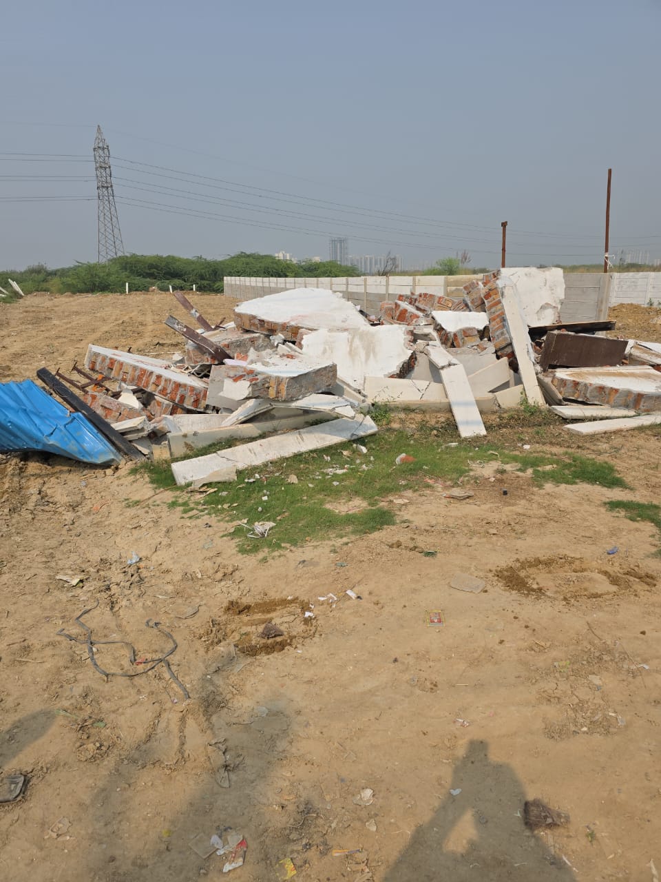 गुरुग्राम के दौलताबाद क्षेत्र में निगम द्वारा गिराए गए अतिक्रमण। गुरुग्राम के दौलताबाद क्षेत्र में निगम द्वारा गिराए गए अतिक्रमण।