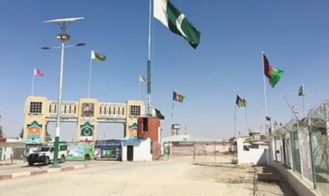 यह पाकिस्तान-अफगान सीमा का मैत्री द्वार है। फोटो (फाइल) - डान यह पाकिस्तान-अफगान सीमा का मैत्री द्वार है। फोटो (फाइल) - डान