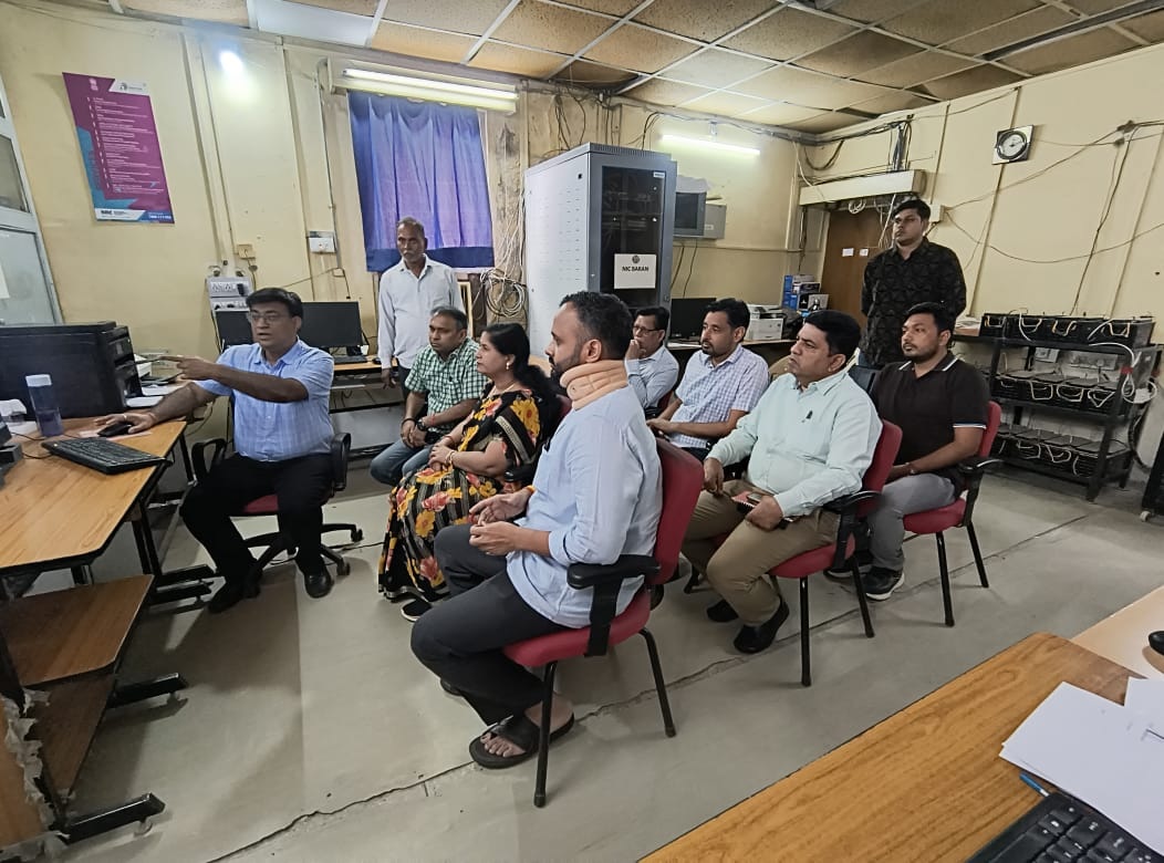 मतदान दलों का किया द्वितीय रेण्डमाइजेशन मतदान दलों का किया द्वितीय रेण्डमाइजेशन