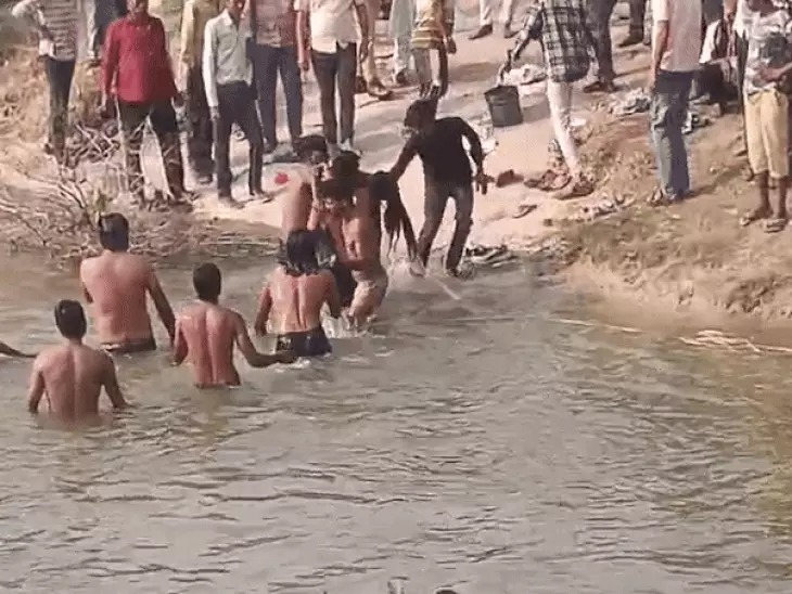 Four people, including three siblings, drowned while bathing at the pond, leading to mourning. Four people, including three siblings, drowned while bathing at the pond, leading to mourning.