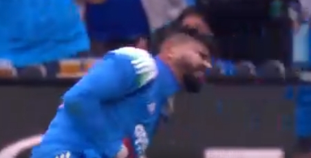 चोट लगने के बाद दर्द से कराहते श्रेयस अय्यर चोट लगने के बाद दर्द से कराहते श्रेयस अय्यर