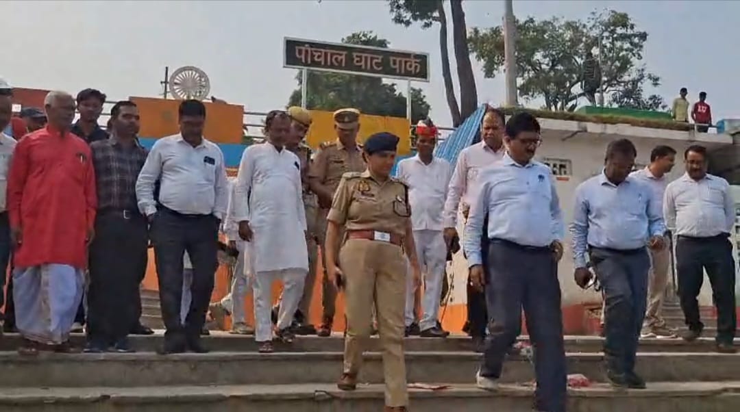 पांचाल घाट पर सुरक्षा का जायजा लेते डीएम,एसपी पांचाल घाट पर सुरक्षा का जायजा लेते डीएम,एसपी