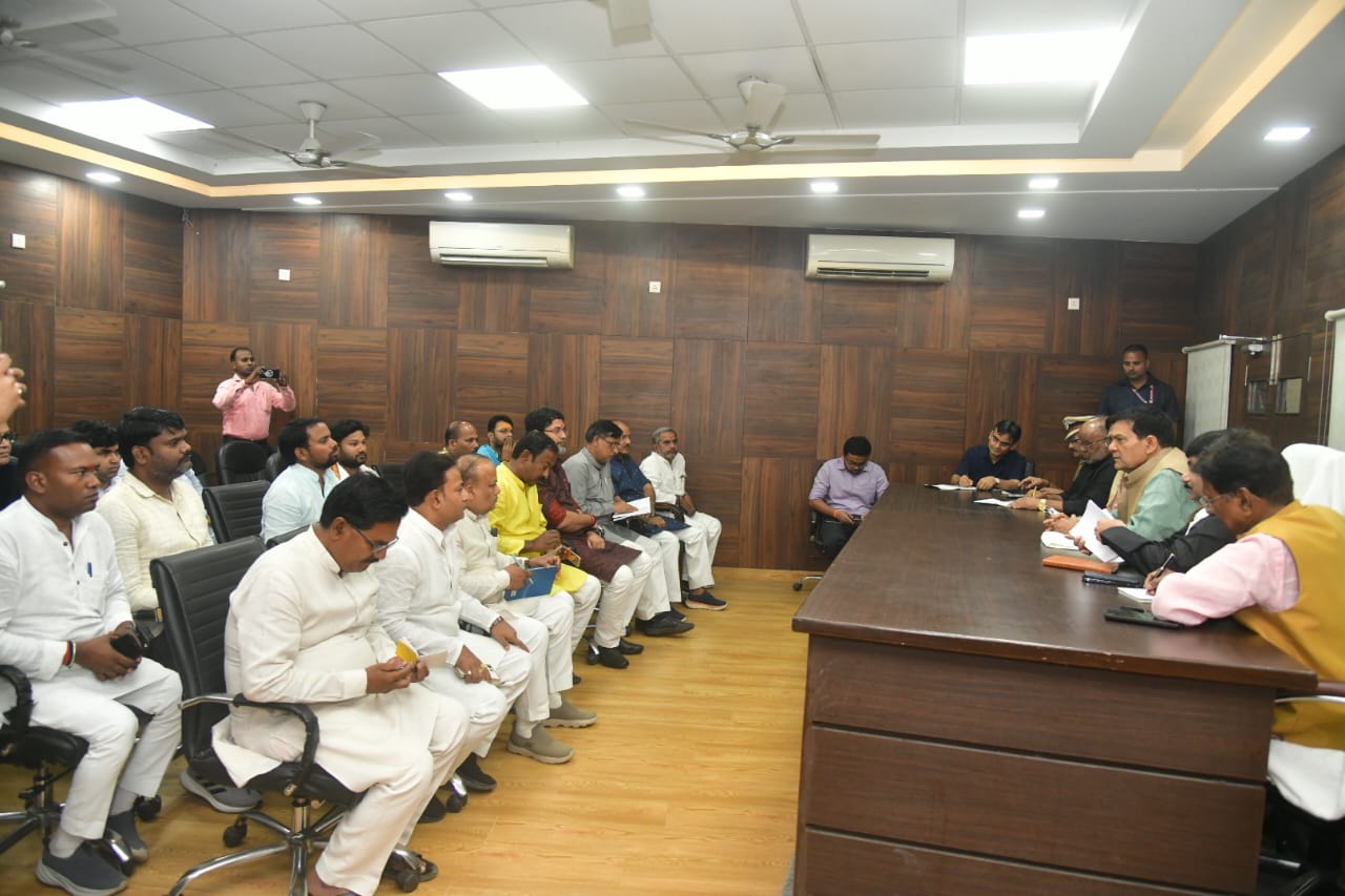 सरदार पटेल जयंती को लेकर उर्जामंत्री की बैठक सरदार पटेल जयंती को लेकर उर्जामंत्री की बैठक