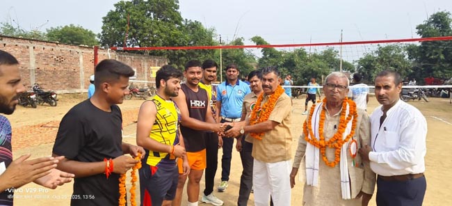 परिचय करते मुख्य अतिथि परिचय करते मुख्य अतिथि