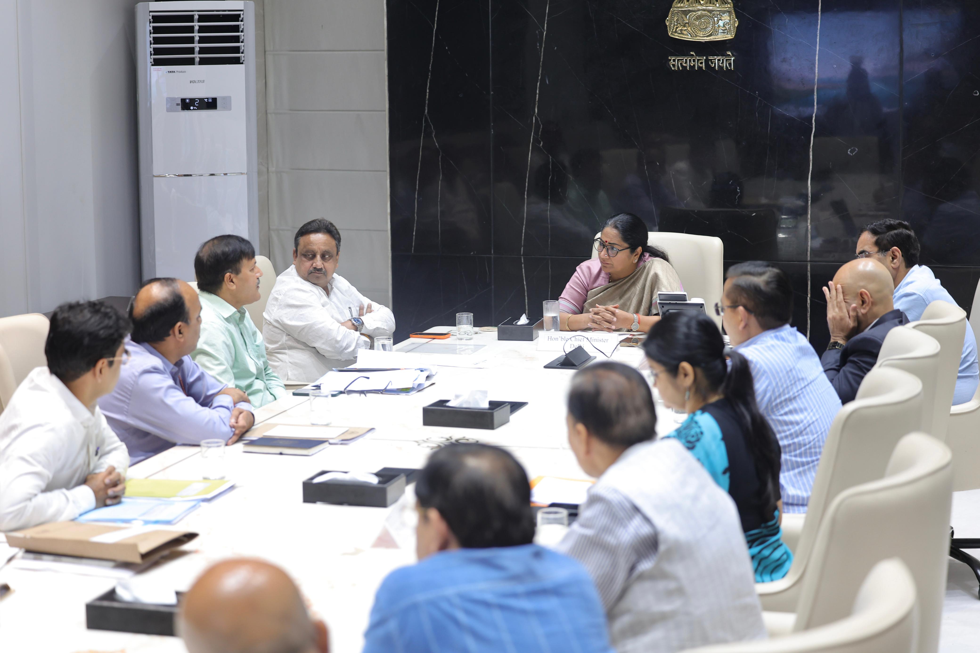 मुख्यमंत्री रेखा गु्प्ता के साथ प्रतिनिधिमंडल की बैठक।