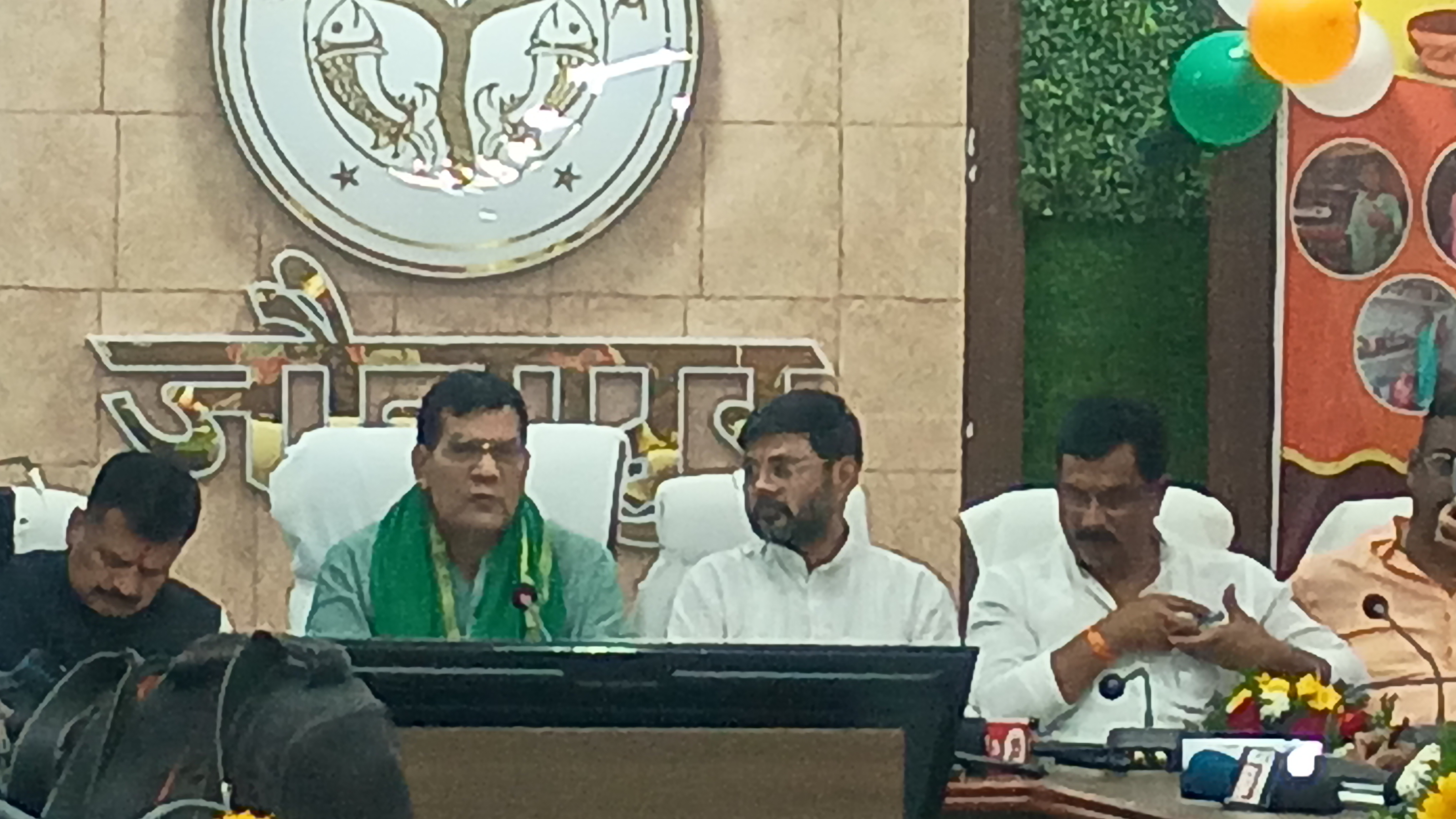 बैठक को संबोधित करते हुए मुख्य अतिथि प्रभारी मंत्री ए के शर्मा बैठक को संबोधित करते हुए मुख्य अतिथि प्रभारी मंत्री ए के शर्मा