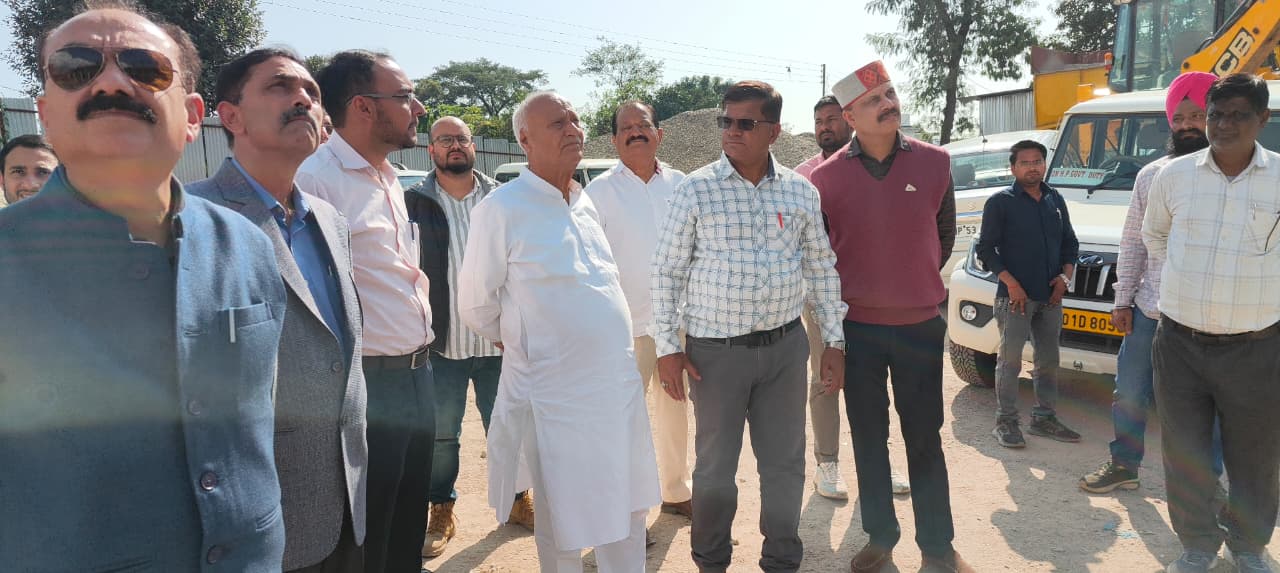 ढगवार मिल्क प्लांट  का निरीक्षण करते हुए कृषि मंत्री। ढगवार मिल्क प्लांट  का निरीक्षण करते हुए कृषि मंत्री।