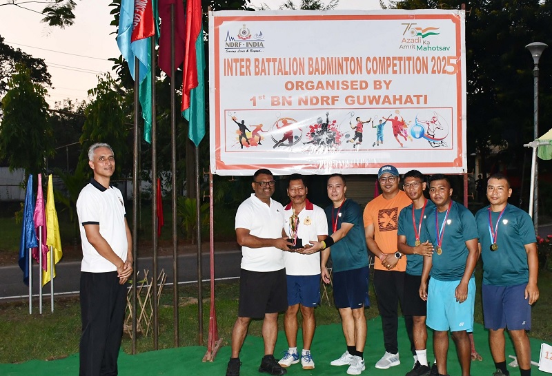 असमः गुवाहाटी के पाटगांव में आयोजित एनडीआरएफ का अंतर-बटालियन क्षेत्रीय स्तरीय बैडमिंटन प्रतियोगिता के समापन का दृश्य असमः गुवाहाटी के पाटगांव में आयोजित एनडीआरएफ का अंतर-बटालियन क्षेत्रीय स्तरीय बैडमिंटन प्रतियोगिता के समापन का दृश्य