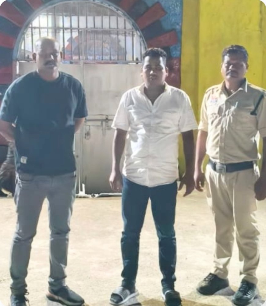 पुलिस के गिरफ्त में आरोपी पुलिस के गिरफ्त में आरोपी