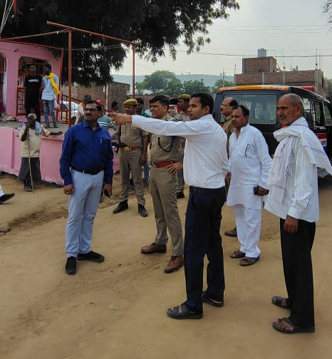 मेले की तैयारियों का जायजा लेते अधिकारी मेले की तैयारियों का जायजा लेते अधिकारी