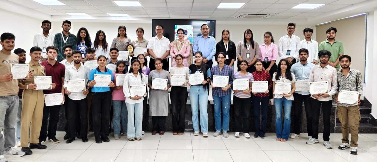 प्रतियोगिता के सभी प्रतिभागियों का समूह फोटो। प्रतियोगिता के सभी प्रतिभागियों का समूह फोटो।