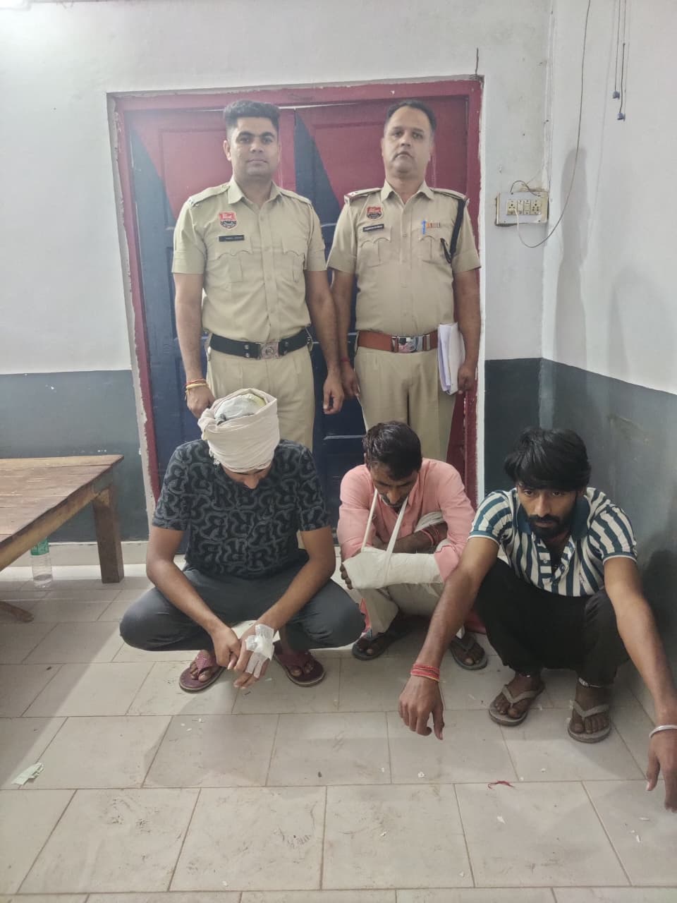 जमीनी विवाद में झगड़े में काबू एक पक्ष के लोग जमीनी विवाद में झगड़े में काबू एक पक्ष के लोग