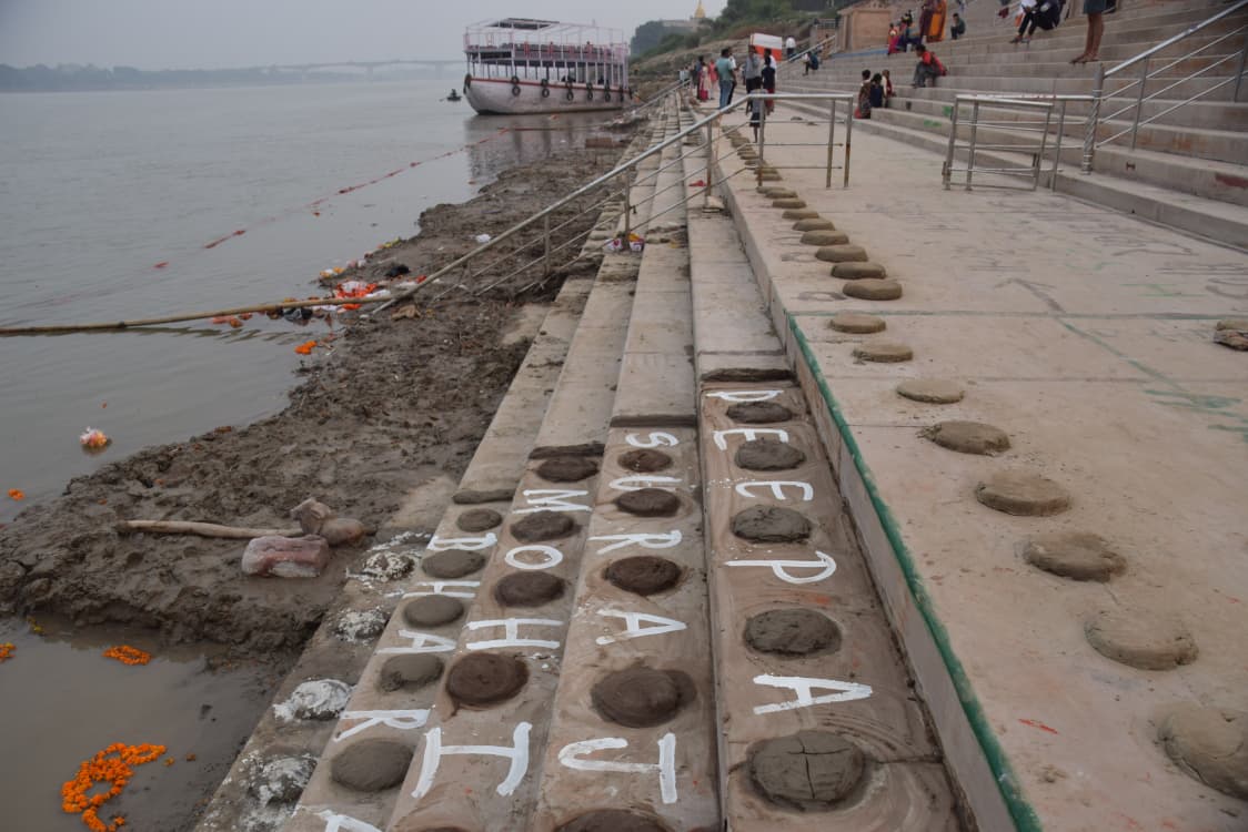 वाराणसी में गंगा घाटों पर छठ पूजन के लिए बनी वेदी वाराणसी में गंगा घाटों पर छठ पूजन के लिए बनी वेदी